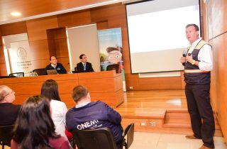 César Asenjo, Intendente de la Región de Los Ríos